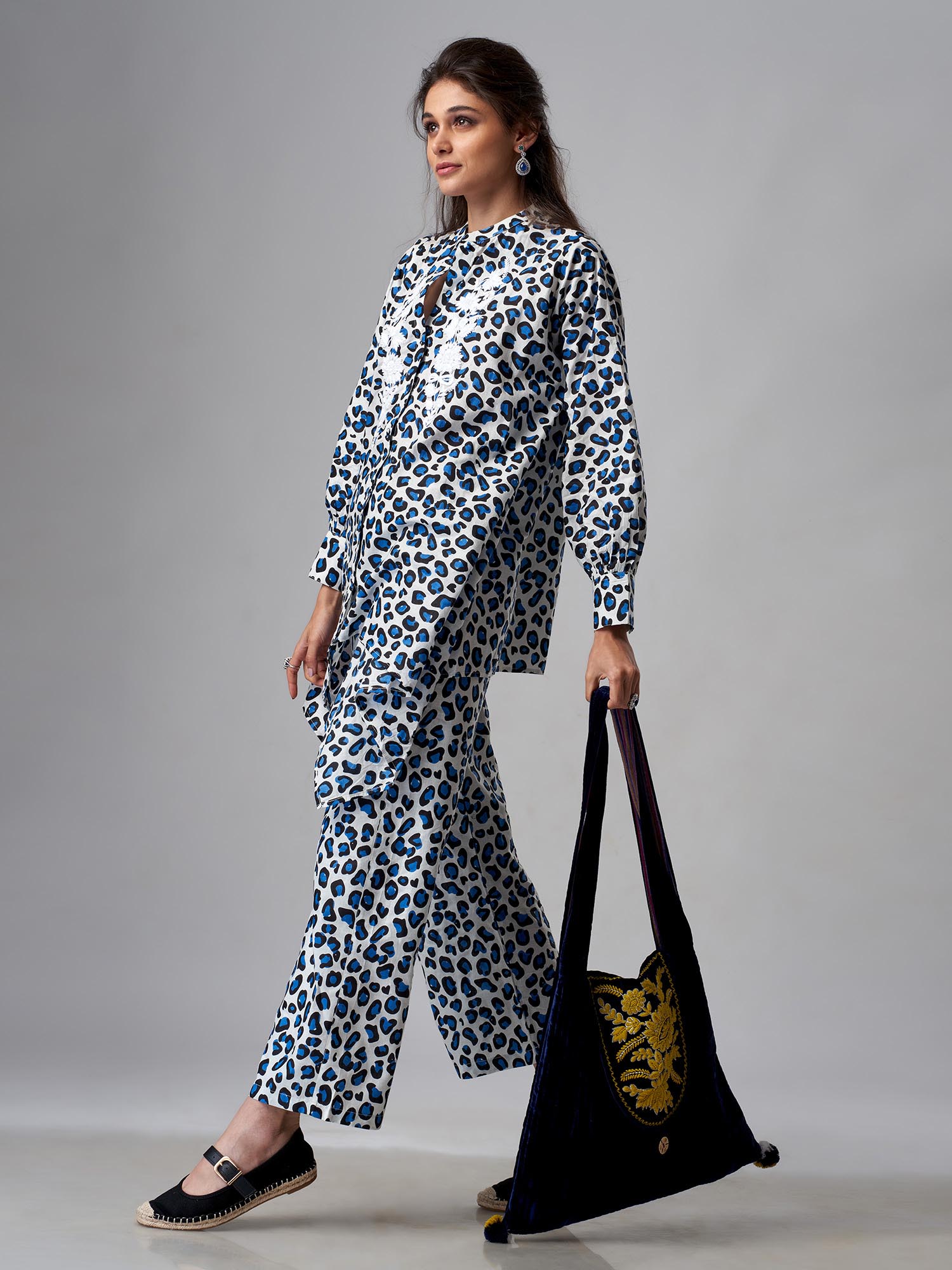 Ottomon Velvet Shoulder Bag